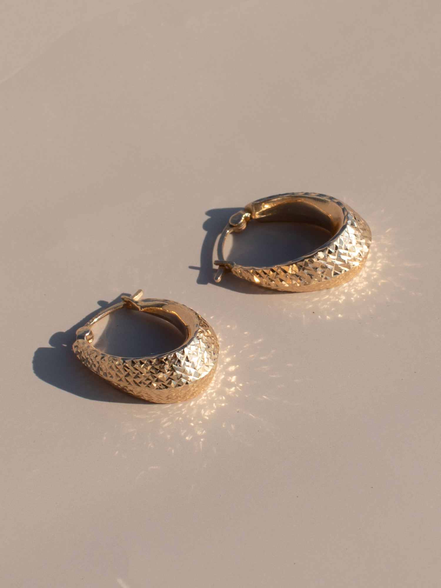 Bright Cut Oval Hoops