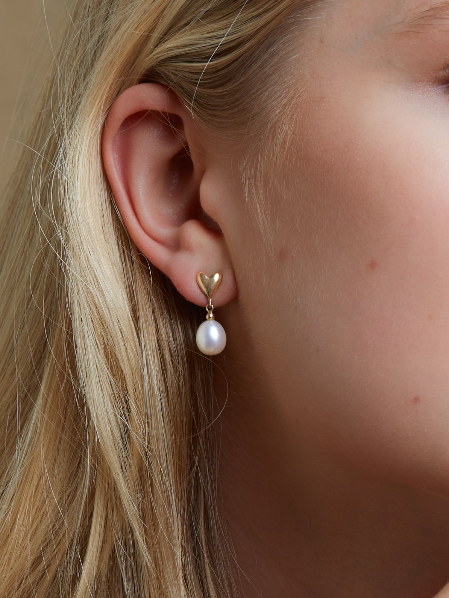 Heart and Pearl Drop Earring