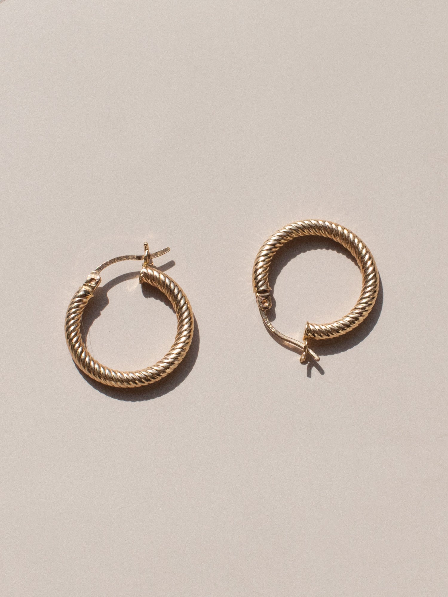 Twisted hollow hoops