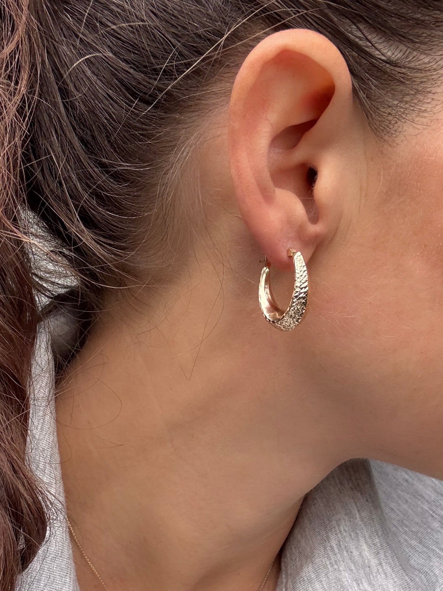 Bright Cut Oval Hoops